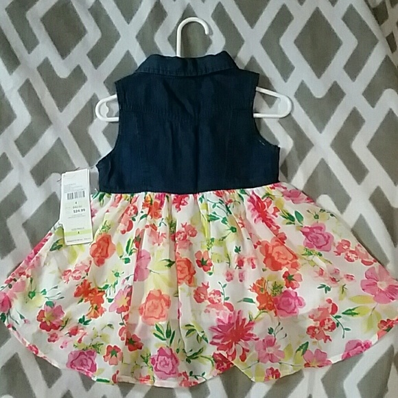 Guess Sleeveless Top - Picture 2 of 2